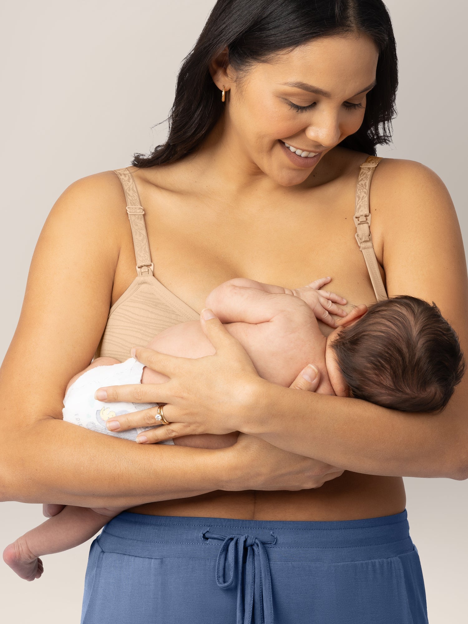 Sublime® Hands-Free Pumping & Nursing Bra | Beige