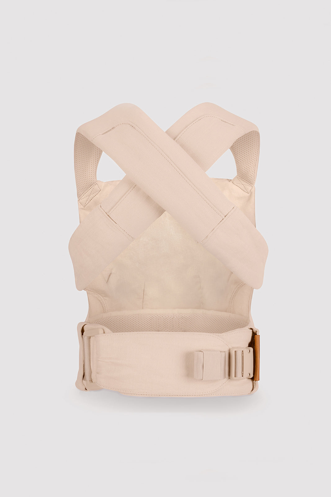 Sparrow Aerial Carrier in vanilla beige with cross straps and buckles, a classic from WildBird.