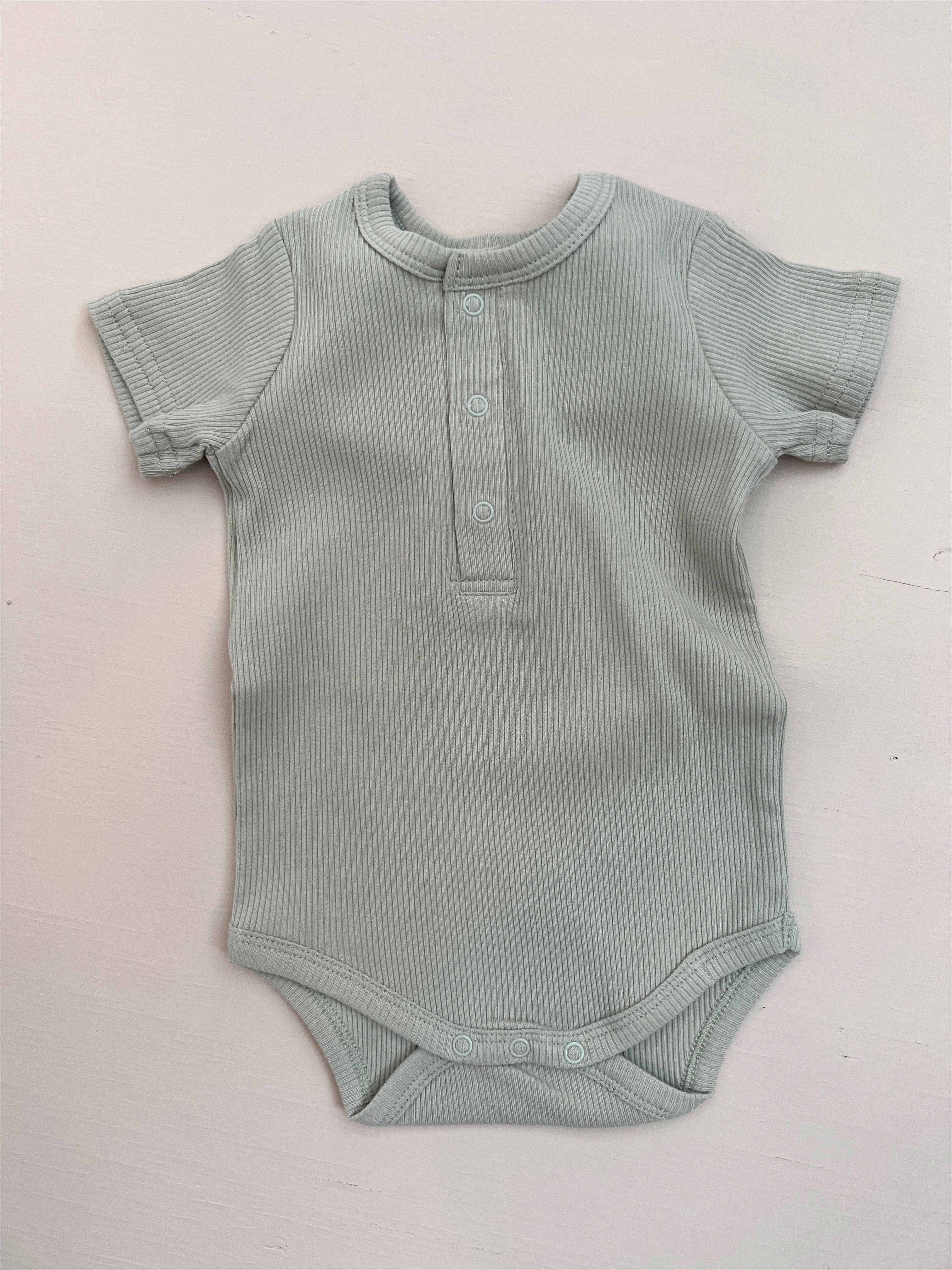 Organic Cotton Ribbed Snap Bodysuit