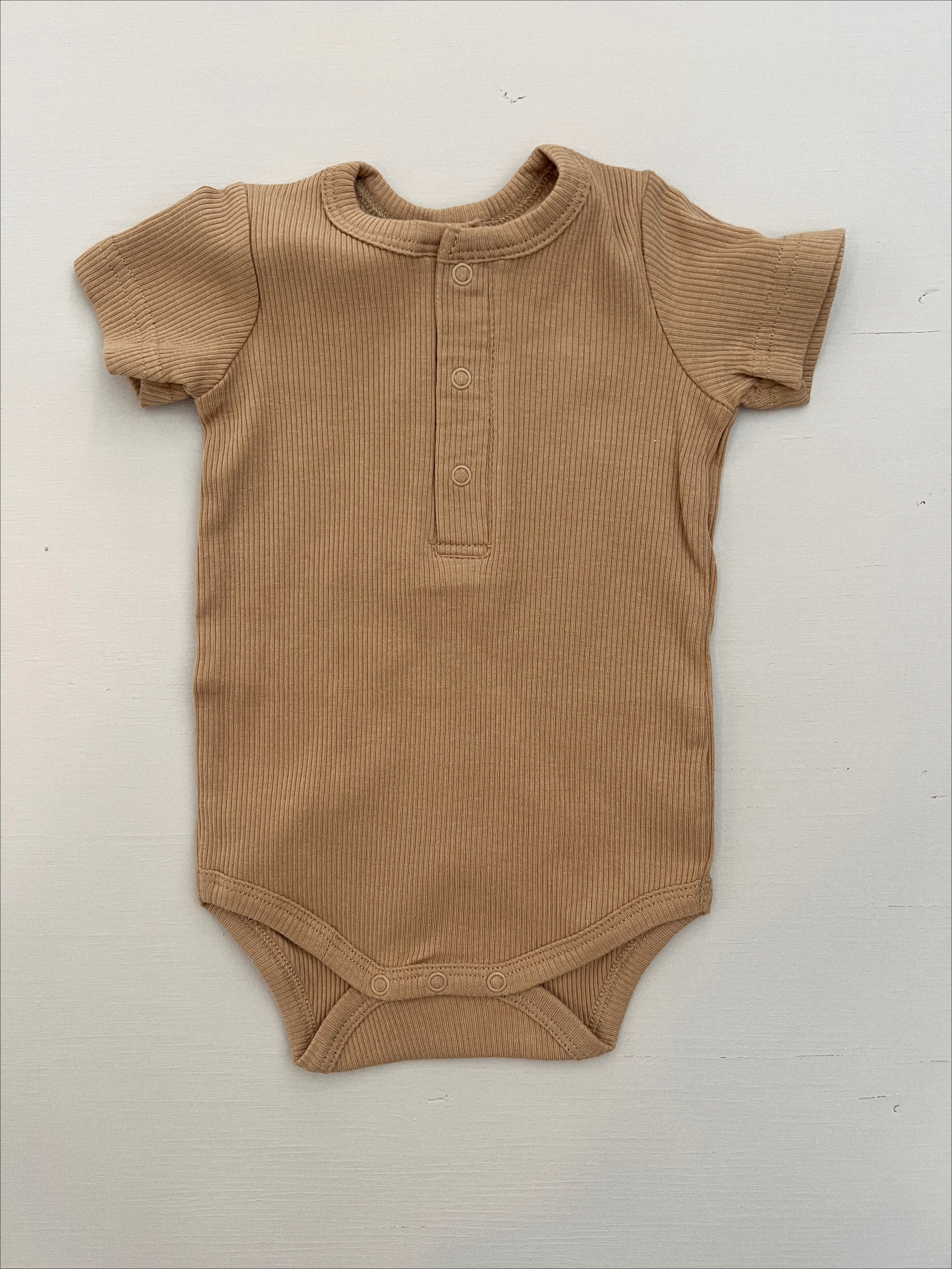 Organic Cotton Ribbed Snap Bodysuit