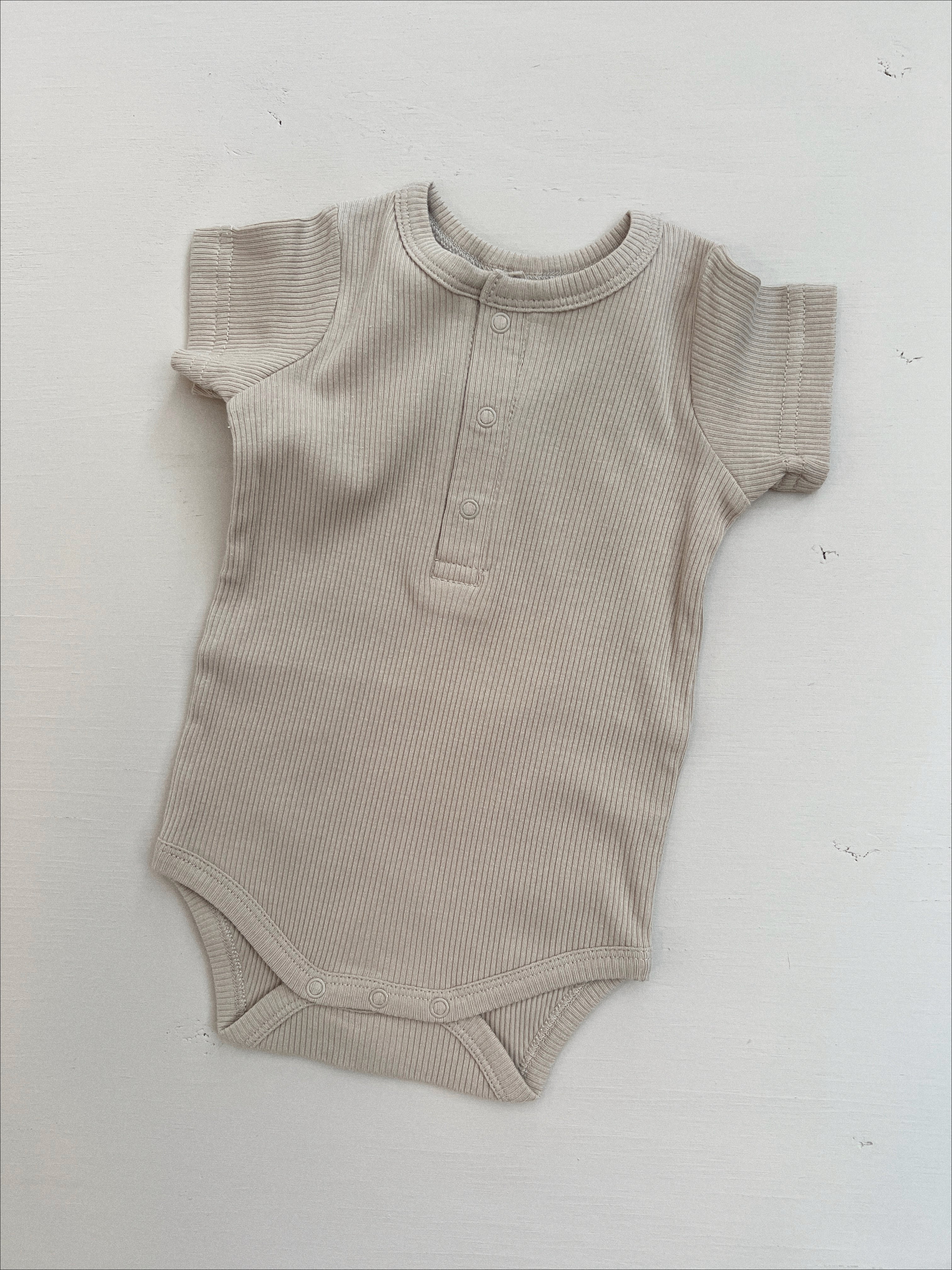 Organic Cotton Ribbed Snap Bodysuit